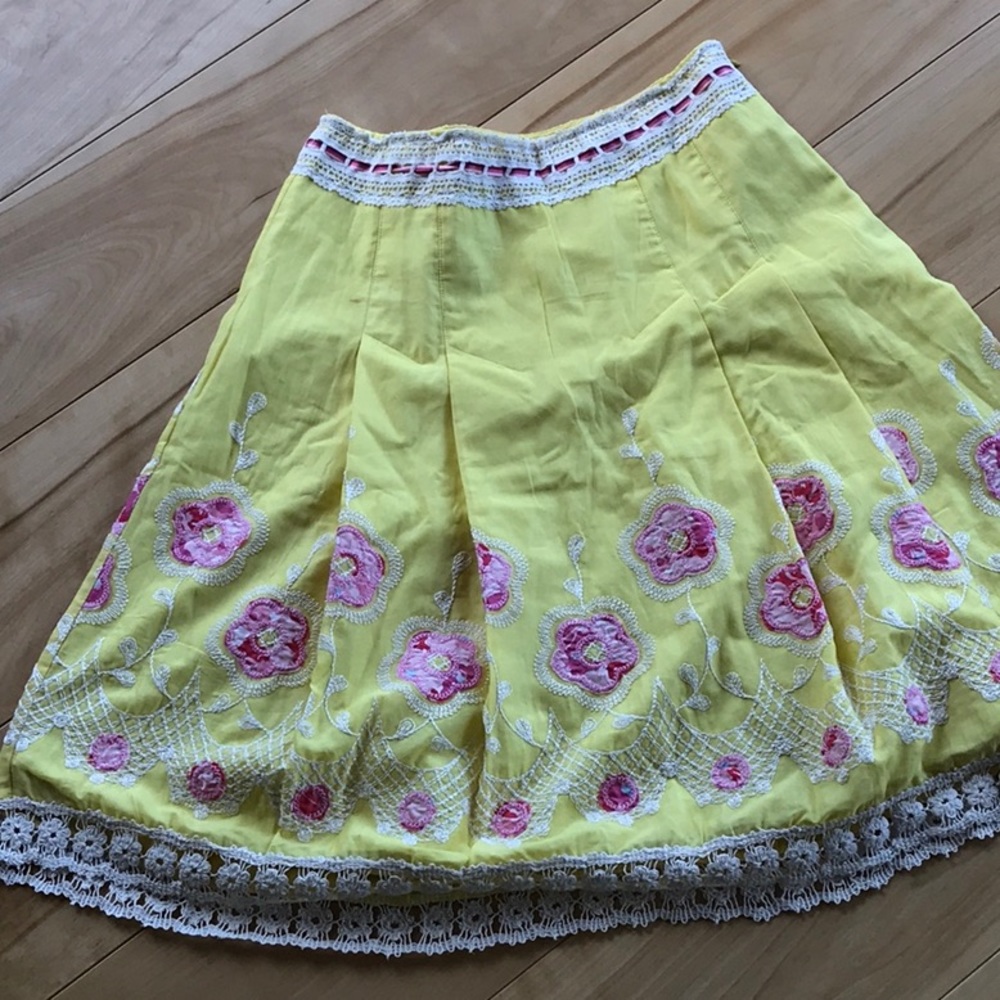 Yellow embroidery skirt